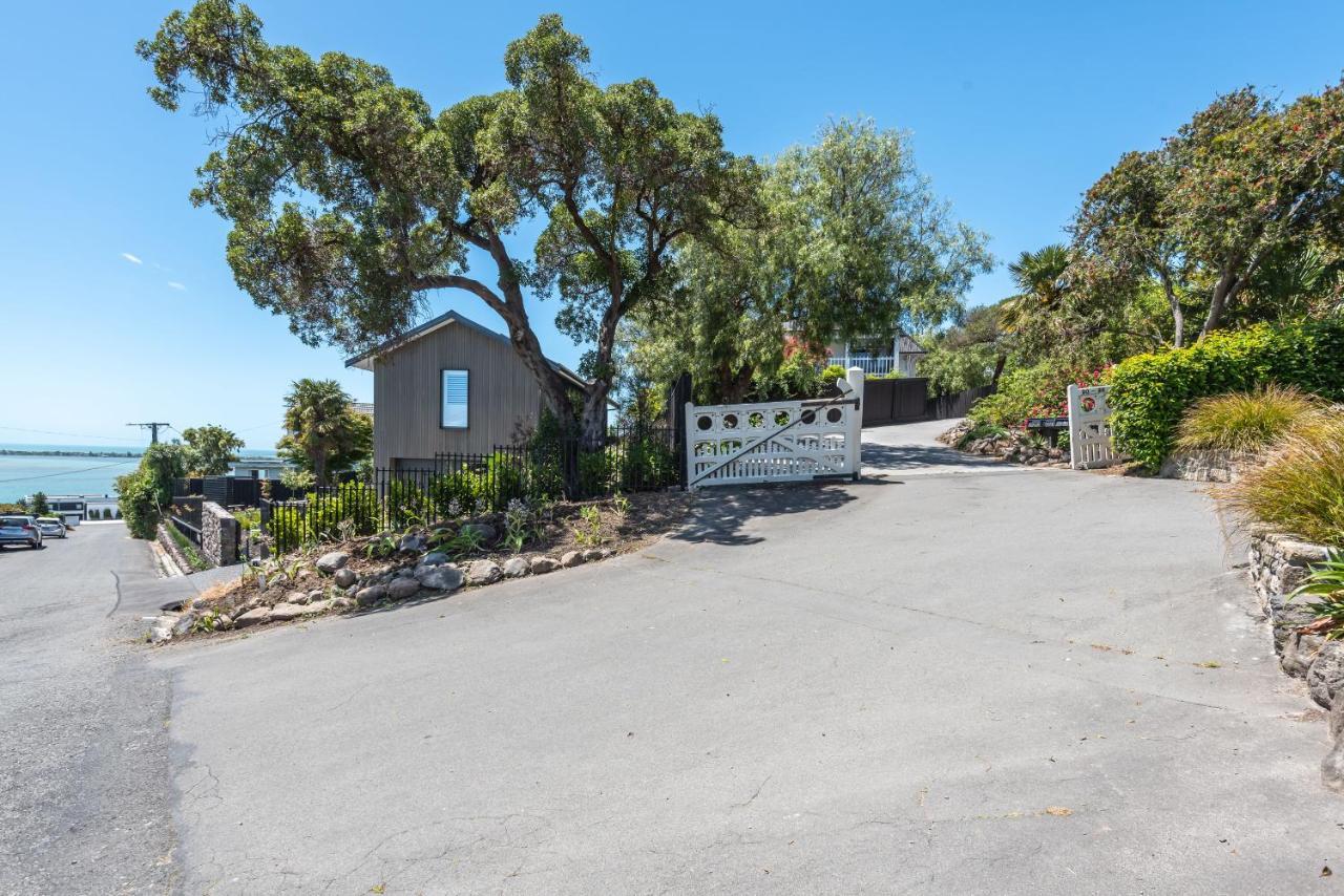 Retro Living - Lush Garden Apartment Christchurch Exterior foto